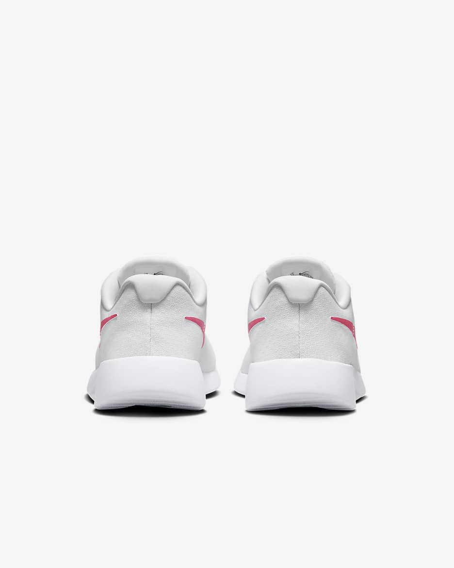 Nike tanjun shops shoes white